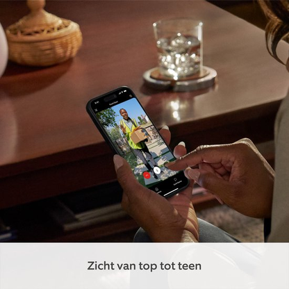 Livebeeld van een bezoeker van top tot teen in de Ring-app