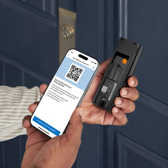 QR-code op de achterkant van een Ring-videodeurbel scannen met een smartphone